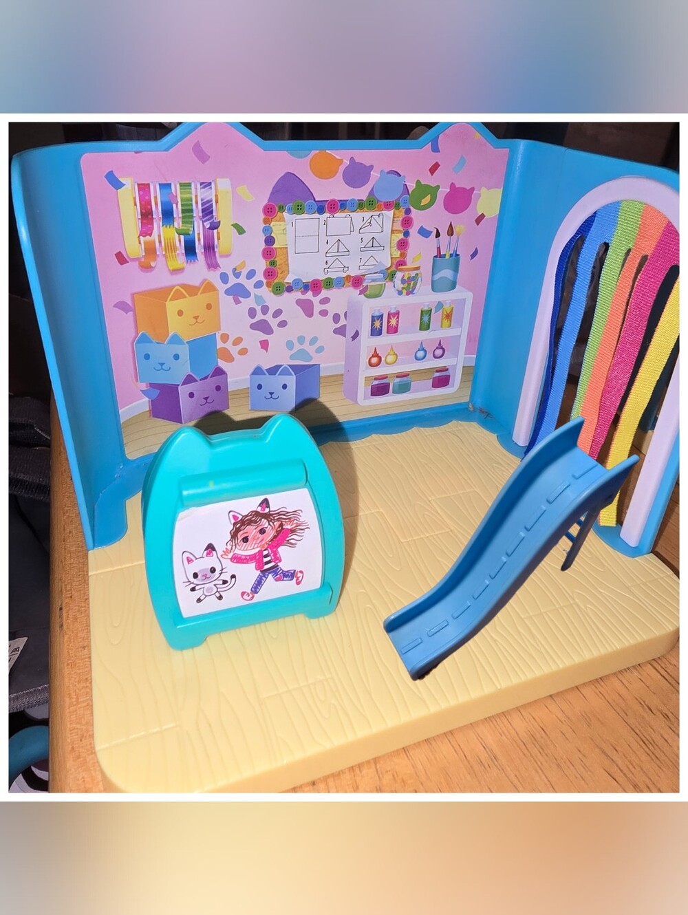 Gabby's Dollhouse Baby Box Craft-A-Riffic Room & Accessories - EUC - Slide + Art